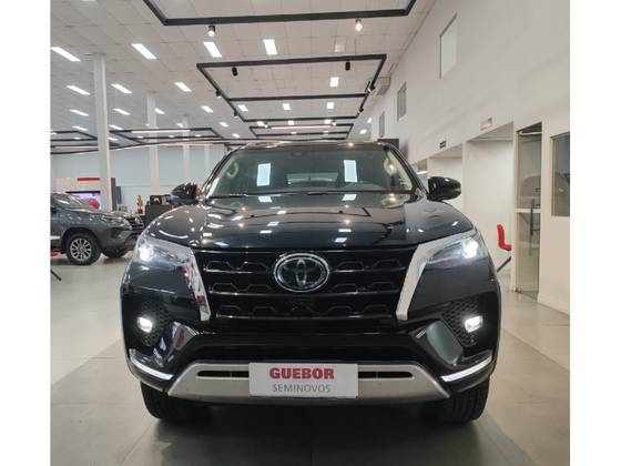 TOYOTA HILUX SW4 2.8 D-4D TURBO DIESEL SRX 7L 4X4 AUTOMÁTICO